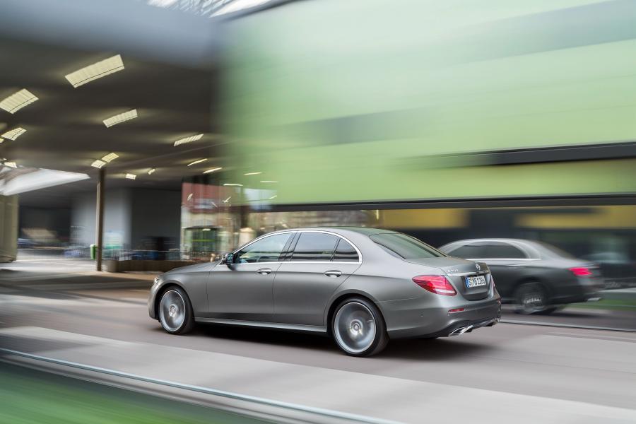  Mercedes-Benz E400 4Matic AMG Line 2016 года  (фото 22 из 29)